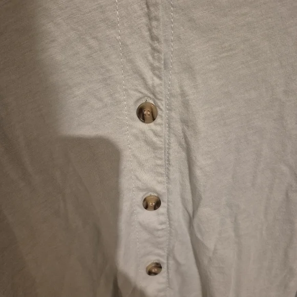Pastel Cropped Button Top - Picture 3 of 5